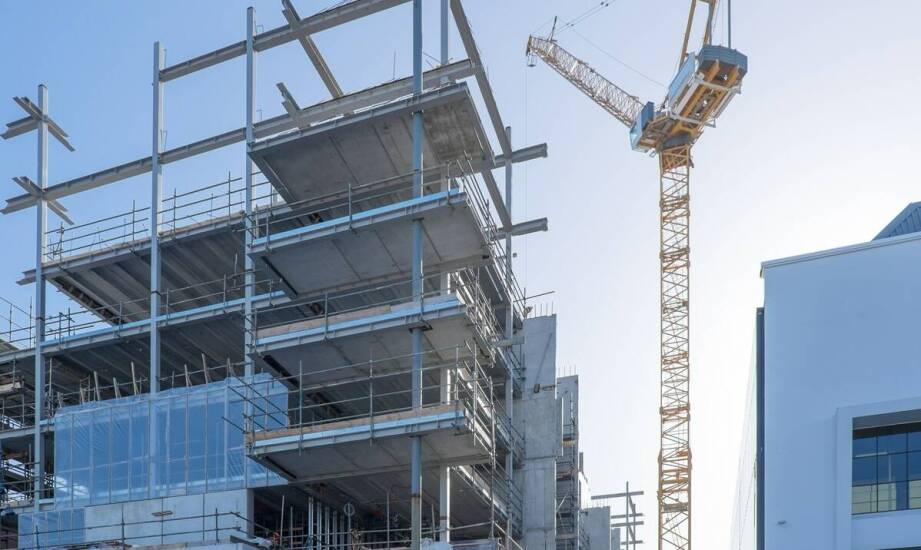 Wyzwania prawne w inwestycjach budowlanych: jak może pomóc prawnik od prawa budowlanego?