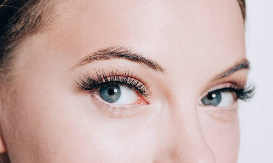 Jak długo trwa proces gojenia po makijażu permanentnym oczu?