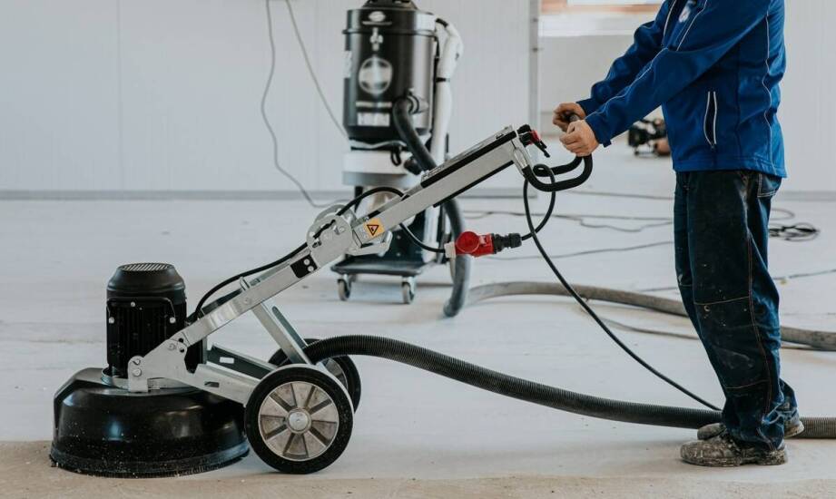 Znaczenie atestowanych materiałów w wykonawstwie posadzek przemysłowych