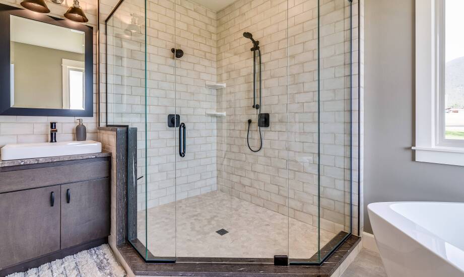 Personalizacja kabin prysznicowych – możliwości i ograniczenia