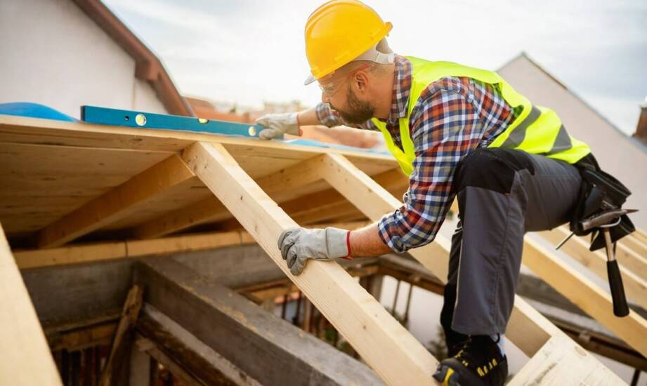 O czym należy pamiętać podczas montażu więźby dachowej?