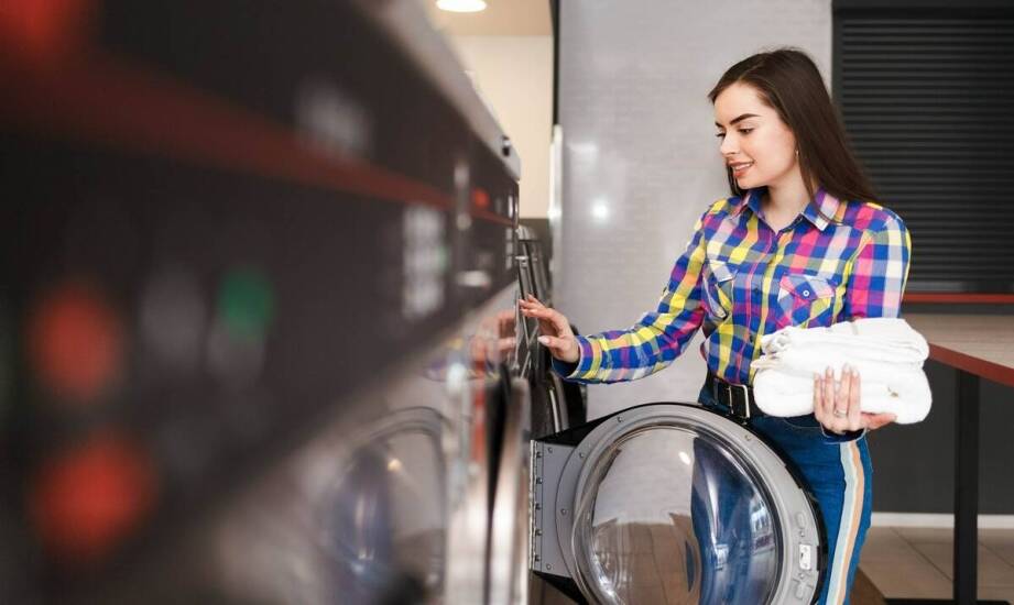 Jakie usługi dodatkowe oferuje pralnia przemysłowa dla branży hotelarskiej?