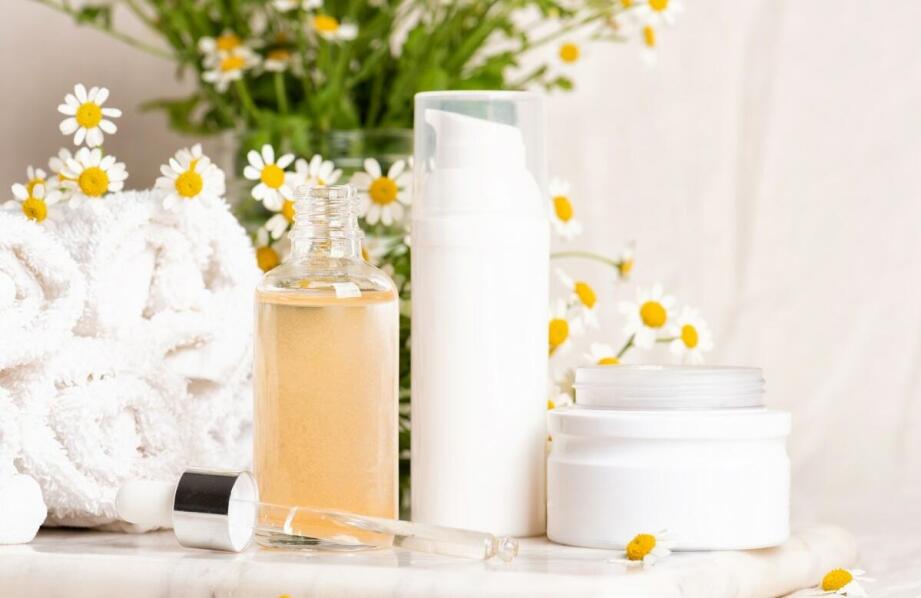 Zalety stosowania płynu dwufazowego do demakijażu twarzy w codziennej pielęgnacji