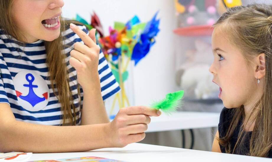 Terapia mowy dla pacjentów po udarze mózgu: Neurologopedyczne podejście