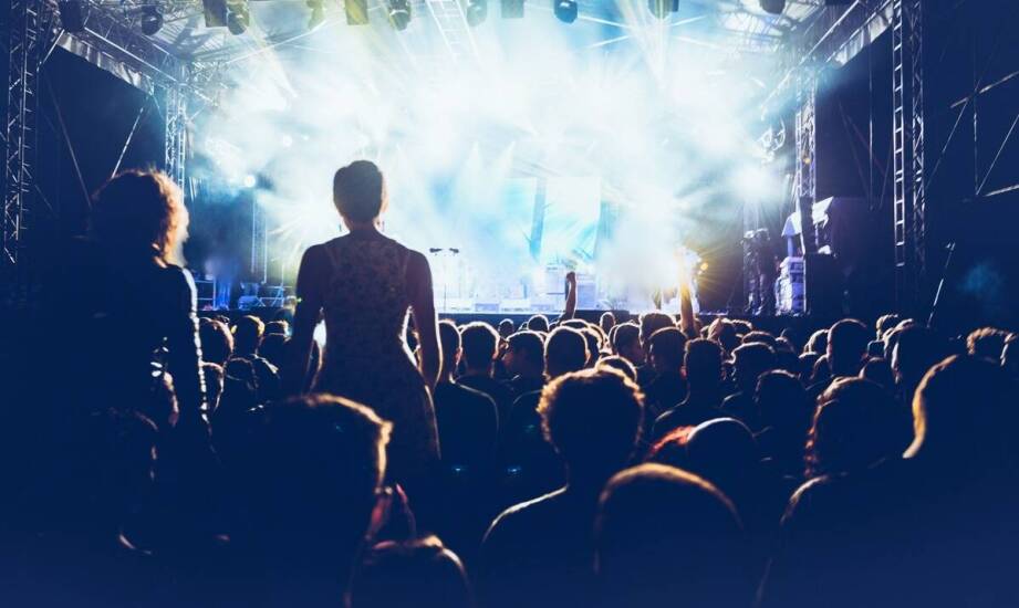 Porównanie namiotów pneumatycznych i sferycznych – co lepiej wybrać?