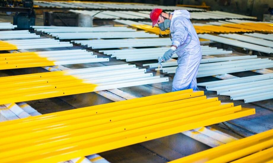 Jakie czynniki wpływają na wybór malarni proszkowej?