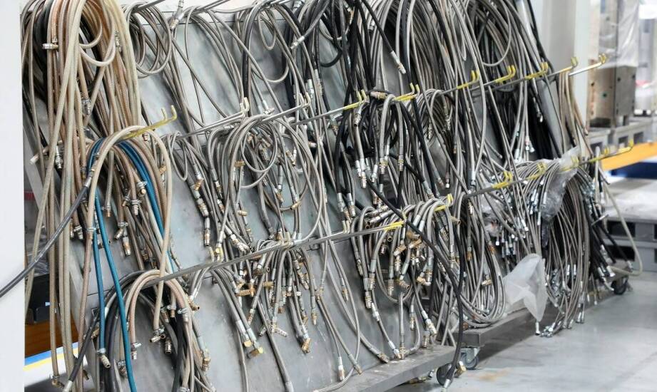 Jakie są różnice między ręcznymi a automatycznymi bębnami na węże wysokociśnieniowe?