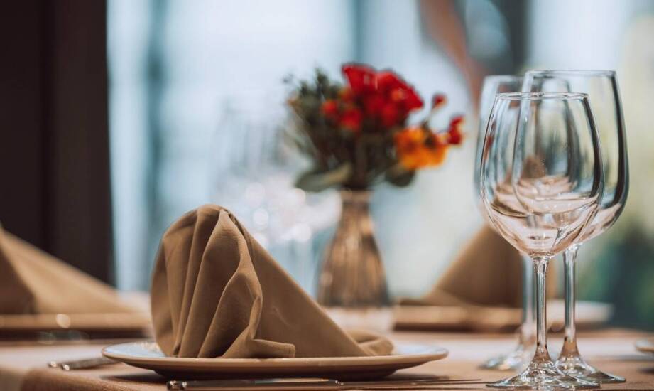 Jakie rodzaje stołów bankietowych są dostępne w ofercie wypożyczalni?