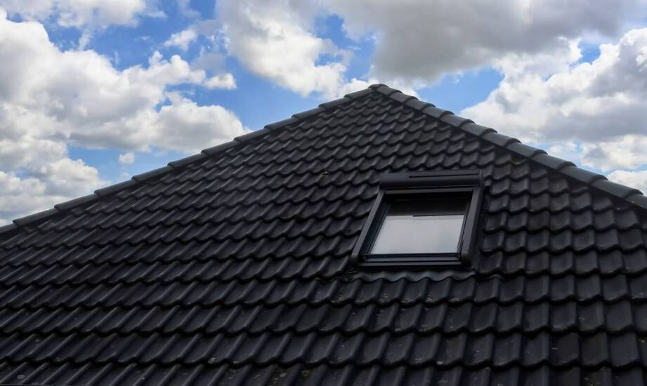 Blachodachówki a ochrona przed promieniowaniem UV – jak to działa?