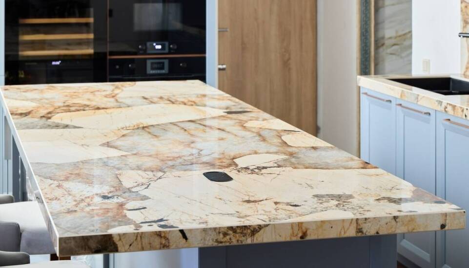 Jak hurtownia marmuru przyczynia się do rozwoju projektów sportowych?