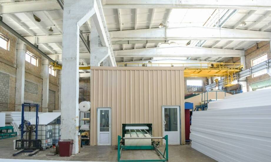 Płyty PCV komorowe a oszczędność energii w budynkach mieszkalnych