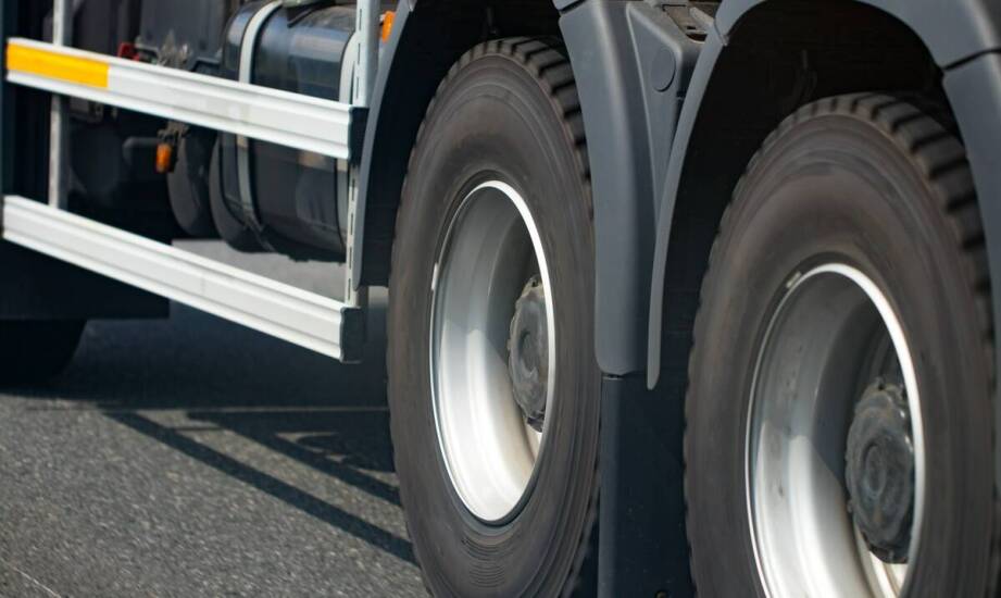 Dlaczego warto inwestować w wysokiej jakości opony 13 R22.5?