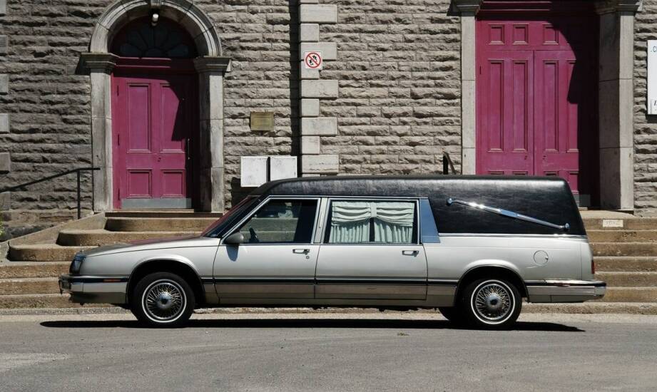 Usługi transportu zwłok oferowane przez zakład pogrzebowy – krajowe i międzynarodowe