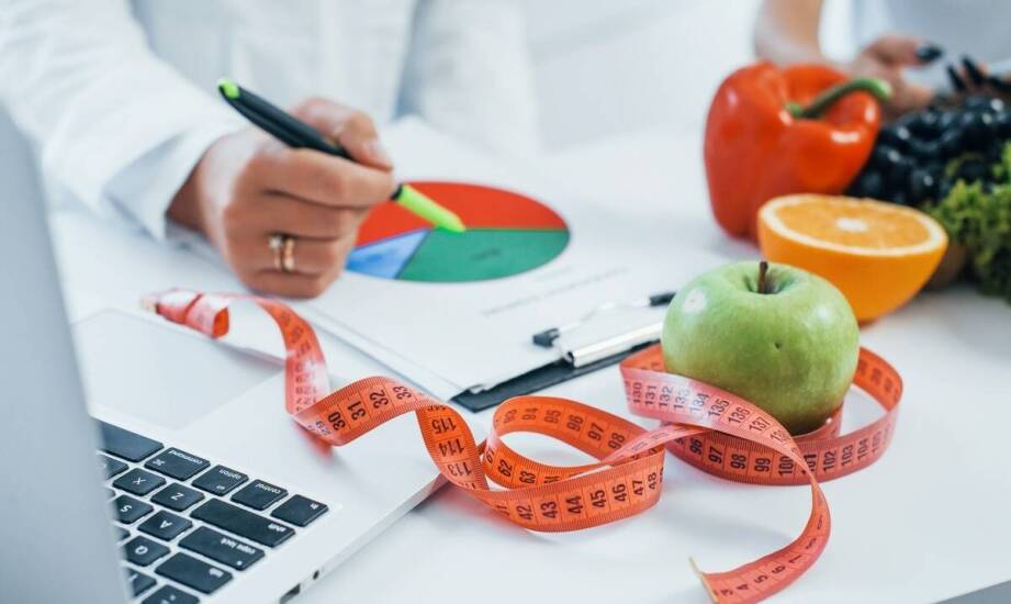 Jak włączyć jedzenie dietetyczne do codziennego jadłospisu, aby czerpać przyjemność z posiłków?