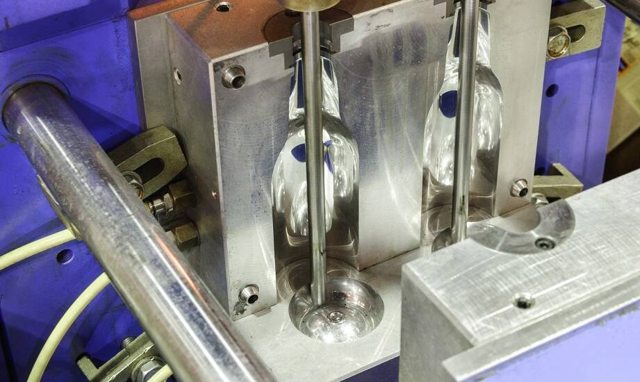 Jak formy wtryskowe wpływają na efektywność produkcji opakowań