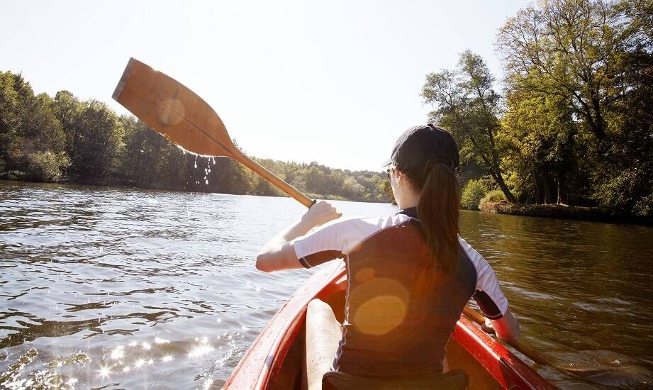 Kajaki Łyna: Dlaczego warto wybrać tę rzekę na swoją wodną przygodę?