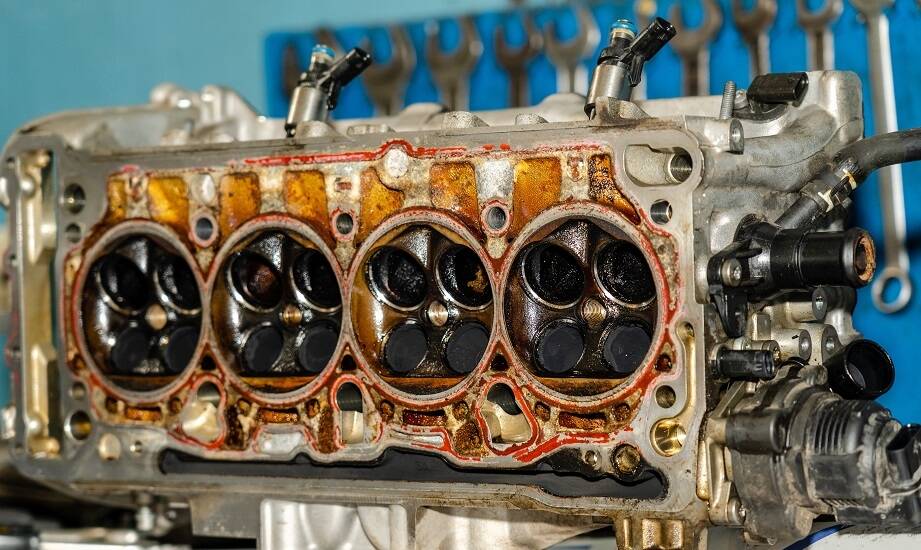 Jak regeneracja głowic wpływa na pracę pojazdów ciężarowych?