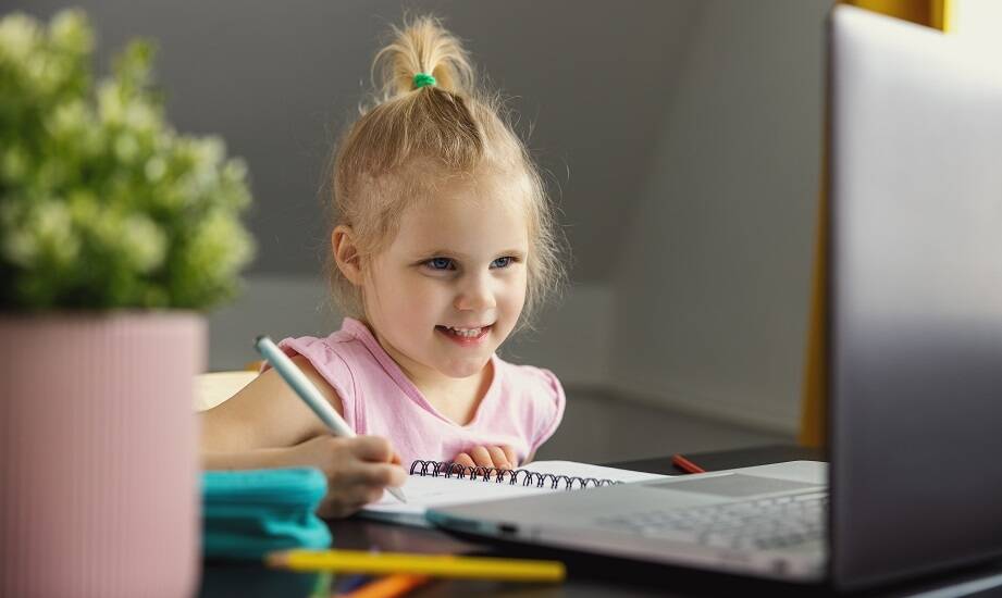 Jakie wyzwania stawia przed uczniami nauka chemii online?