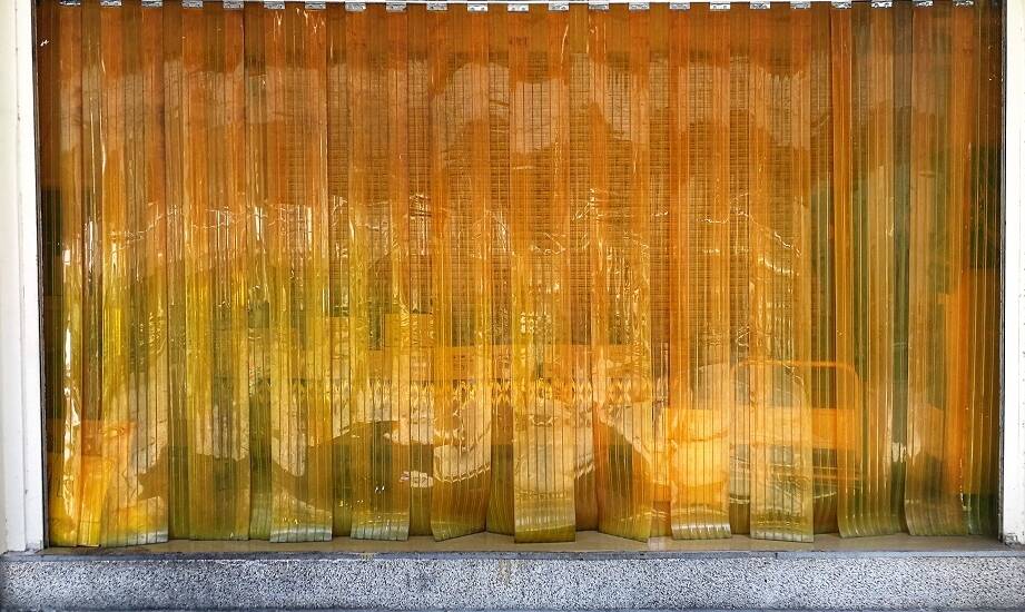 Jak kurtyny przeciwpożarowe okienne wpływają na estetykę wnętrz?