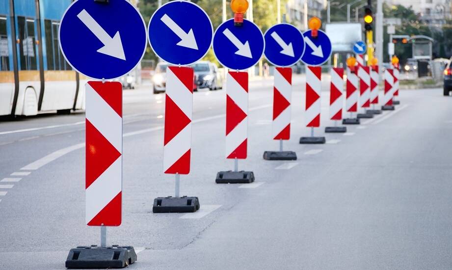 Rola aktywnych oznakowań w nowoczesnych systemach zarządzania ruchem