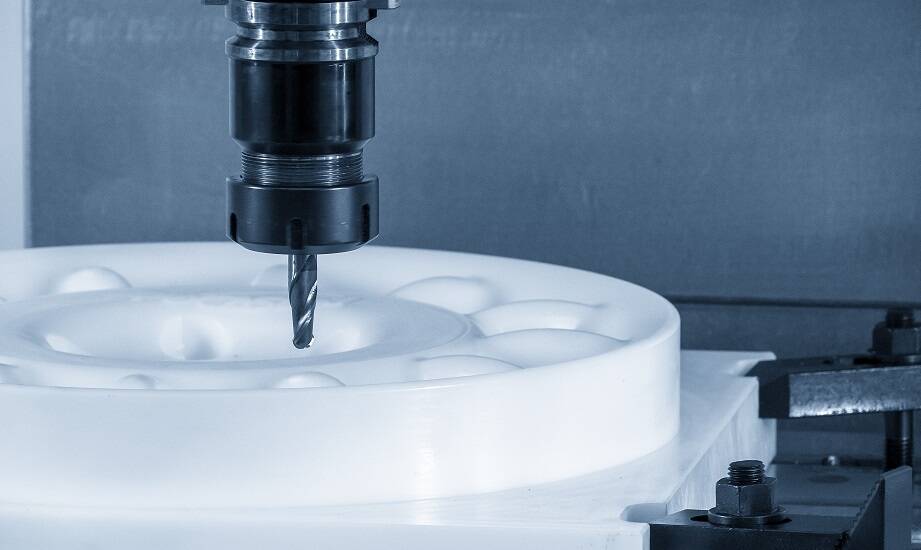 Jak wybrać odpowiednie metody obróbki mechanicznej dla różnych typów tworzyw sztucznych?