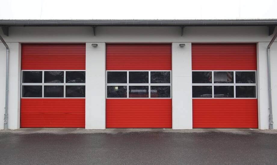 Przegląd nowoczesnych napędów do bram przeciwpożarowych przesuwnych