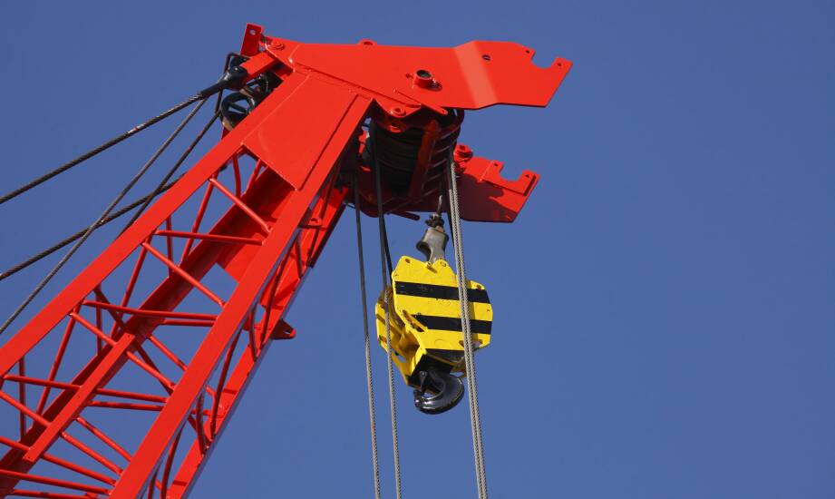 Jak dowóz sprzętu przez firmę dźwigi tychy usprawnia realizację projektu?