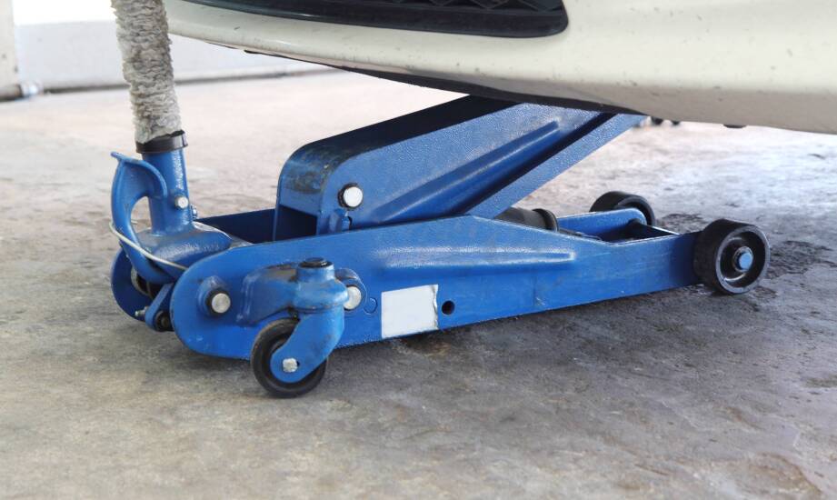 Jak wybrać podnośnik mobilny niskiego podnoszenia do małego warsztatu?