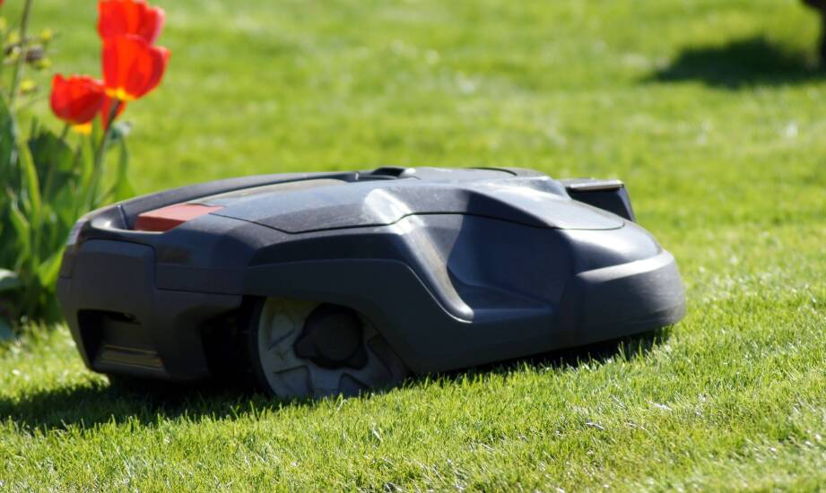 Montaż robotów koszących – co warto wiedzieć przed instalacją?