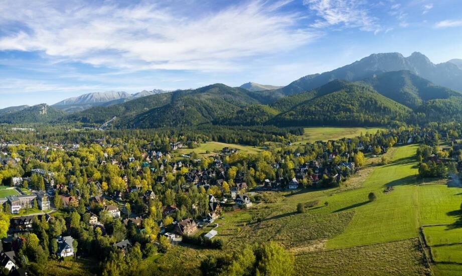 Zalety wyboru pensjonatu w górach: Dlaczego warto odwiedzić Karpacz?