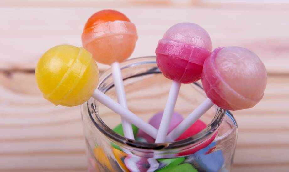 Kluczowe zalety zdrowych lizaków w kontekście zaopatrzenia sklepików szkolnych