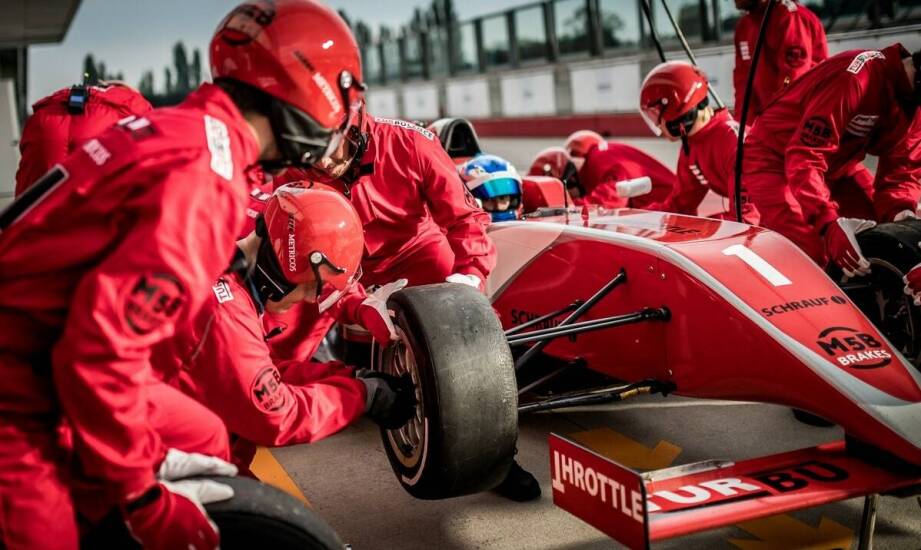 WRC tor kartingowy: oferta jazd indywidualnych i w tandemie