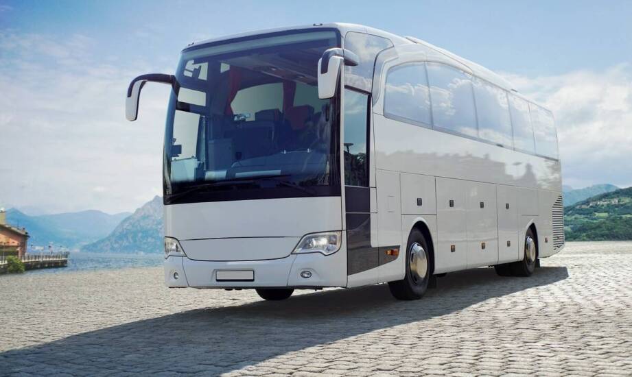 Jakie udogodnienia oferują autokary na wynajem podczas kolacji biznesowych?