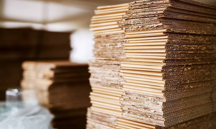 Jakie są kluczowe korzyści pakowania przemysłowego dla branży maszynowej?