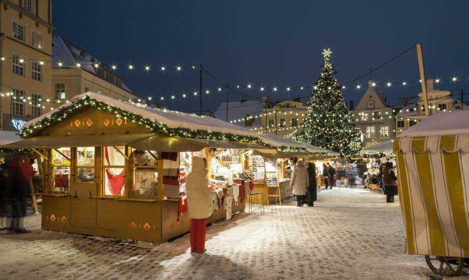 Dekoracje świąteczne w centrach handlowych jako element marketingu wizualnego