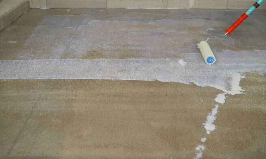 Jakie są kluczowe aspekty konserwacji posadzek betonowych, aby przedłużyć ich żywotność?