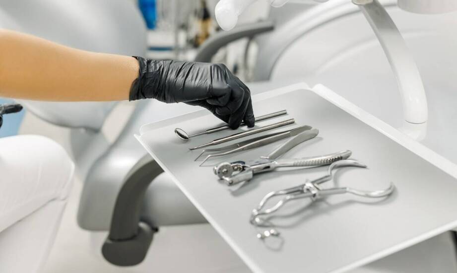 Jakie materiały są wykorzystywane w leczeniu zachowawczym?