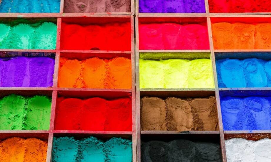 Czym kierować się przy wyborze pudru do twarzy z oferty hurtowej?