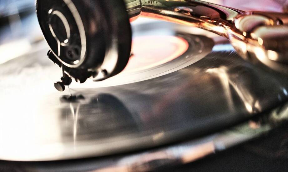 Inspirujące przykłady fotografii na szkle: co warto rozważyć?