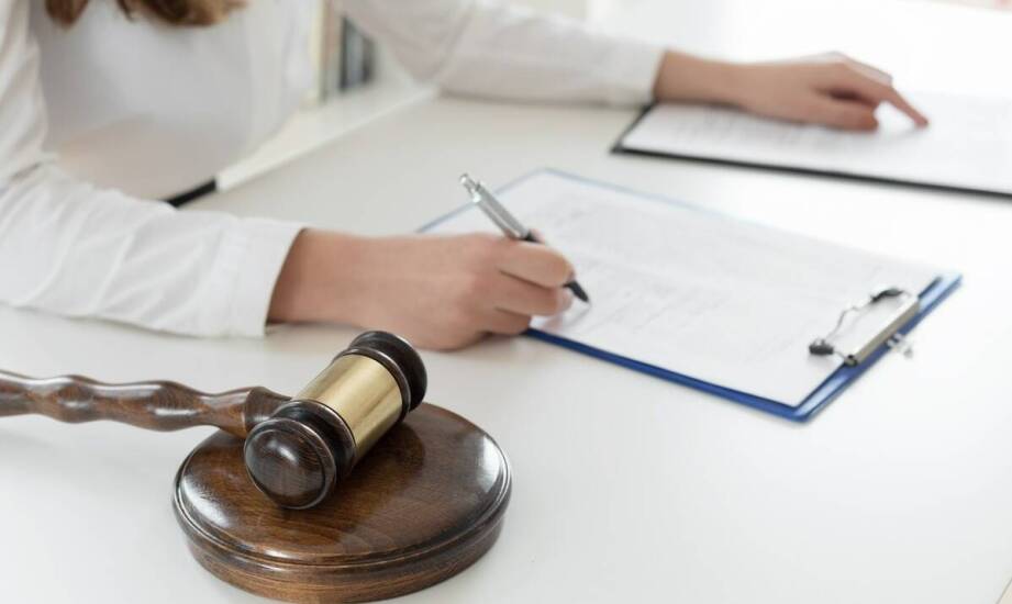 Jak adwokat może pomóc w sprawach dotyczących naruszenia praw konsumentów?