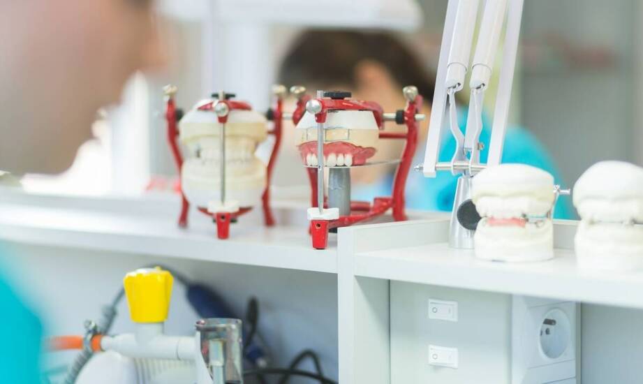 Nowoczesne technologie w protetyce - jak kliniki wykorzystują je dla lepszych efektów?