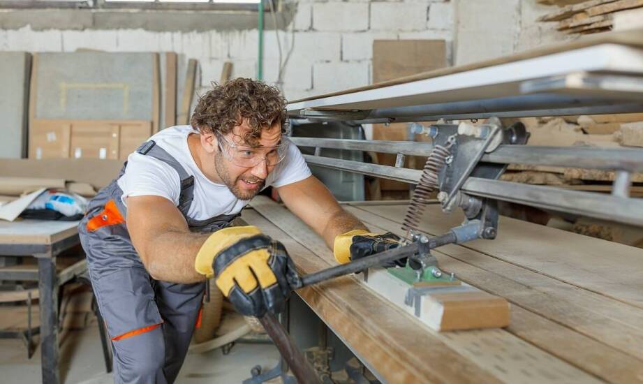 Znaczenie regularnej konserwacji bram przemysłowych dla ich trwałości