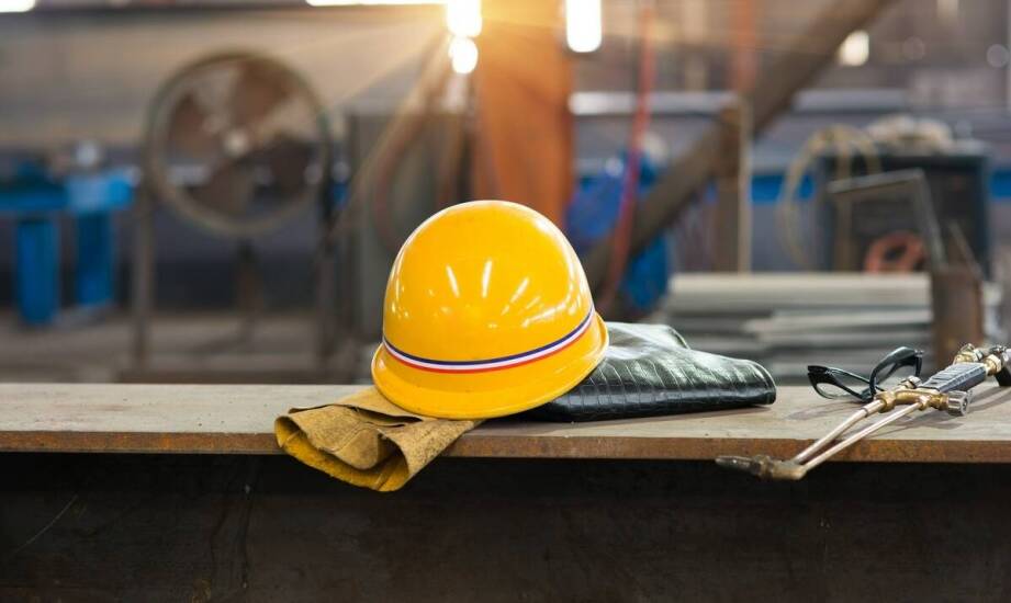 Jak okulary spawalnicze samościemniające zwiększają bezpieczeństwo podczas pracy?