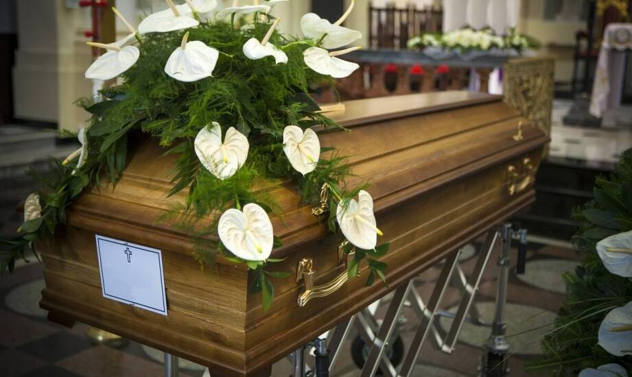 Jakie usługi oferują zakłady pogrzebowe w kontekście międzynarodowego przewozu zmarłych?