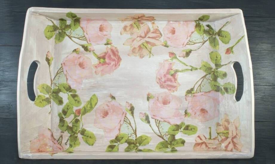 Proces tworzenia dekoracji z serwetek do decoupage – krok po kroku