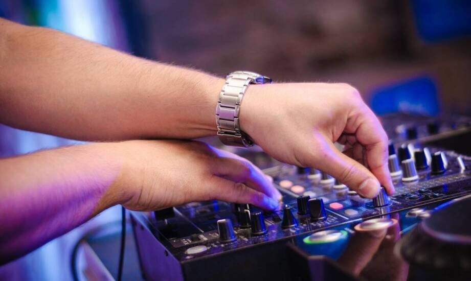 Znaczenie spotkania z dj-em przed weselem – jak dobrze się przygotować?