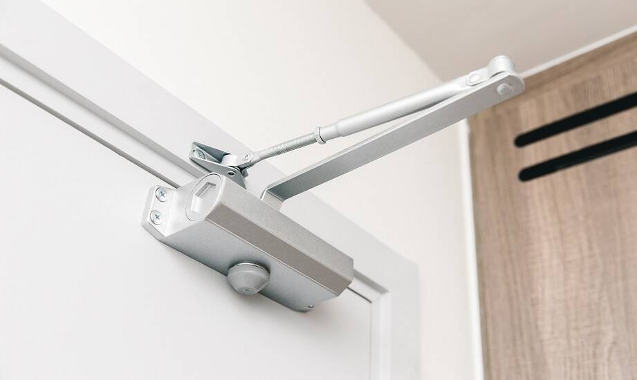 Jakie korzyści niosą ze sobą zautomatyzowane systemy w drzwiach?