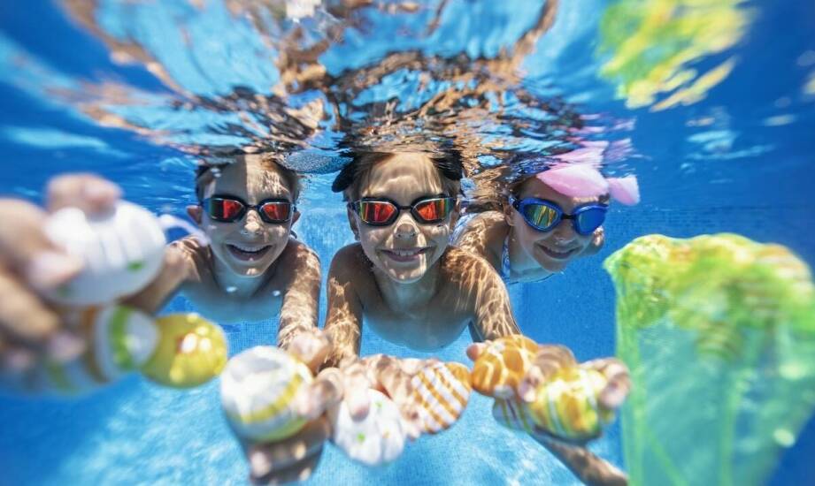 Jak nauczyciele pływania wspierają adaptację niemowląt do wody?