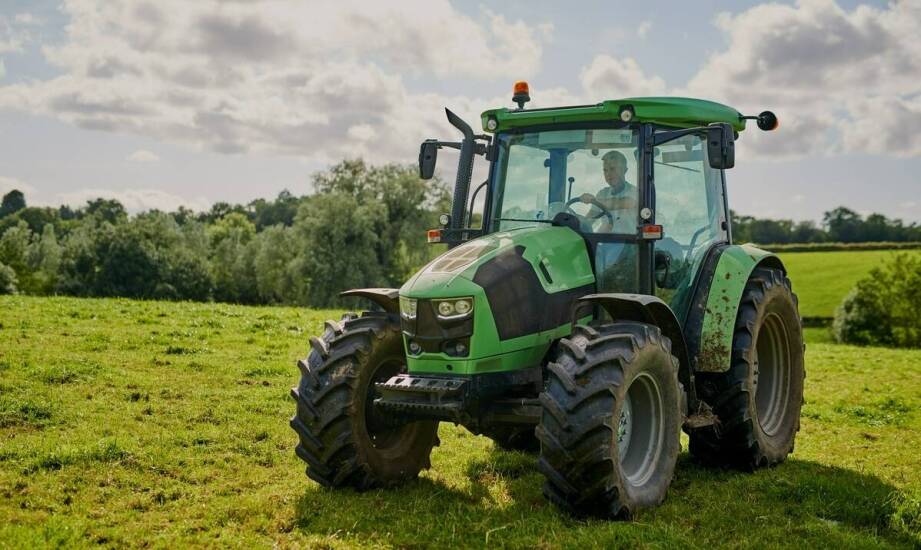 Jak ciągniki zwiększają efektywność produkcji rolnej?