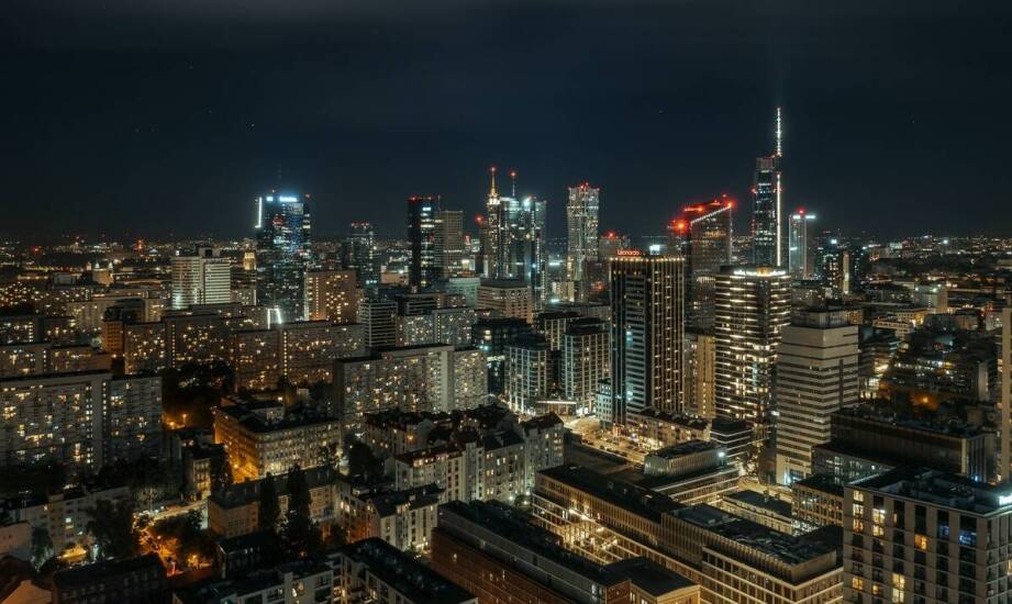 Sprzedaż złota a zmieniające się kursy walut – co warto wiedzieć?